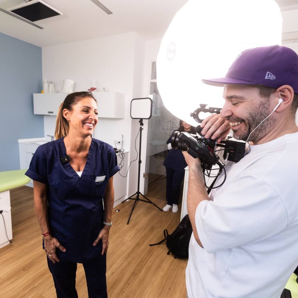 Professionelle Foto- und Videoproduktion für Zahnärzte und Zahnarztpraxen – Dreh eines Social Media Videos in einer Zahnarztpraxis